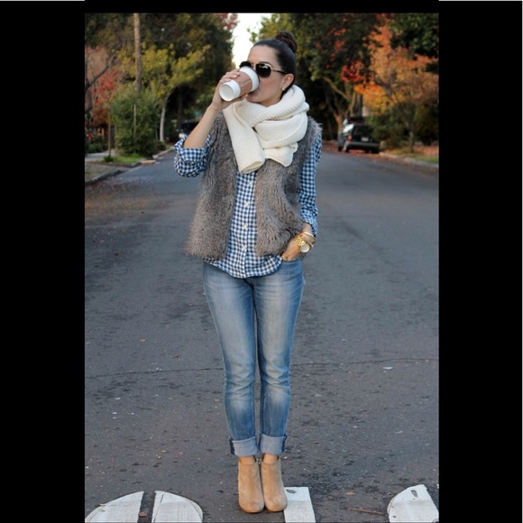 ✨LAST ONE✨Gray Faux Fur Open Short Vest ⚡️ - Picture 6 of 6